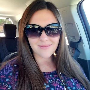 Meet your Posher, Deanna